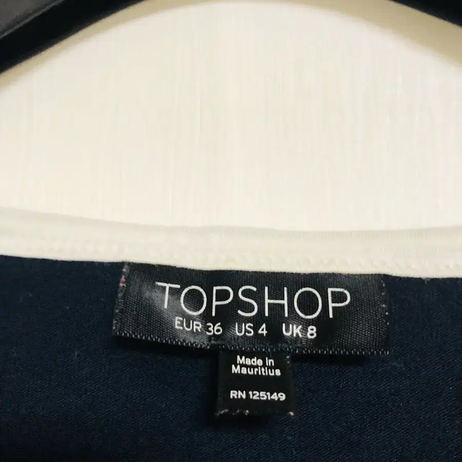 탑샵 TOPSHOP 크롭티