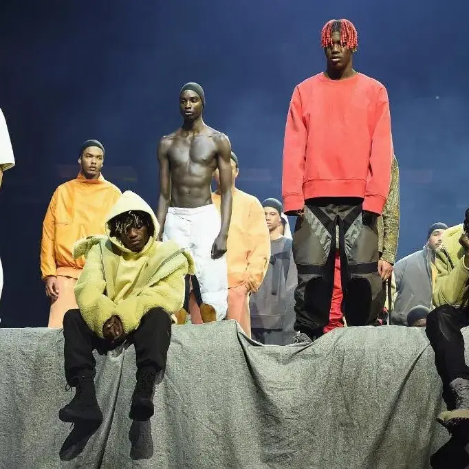 Yeezy Season 3 무스탕