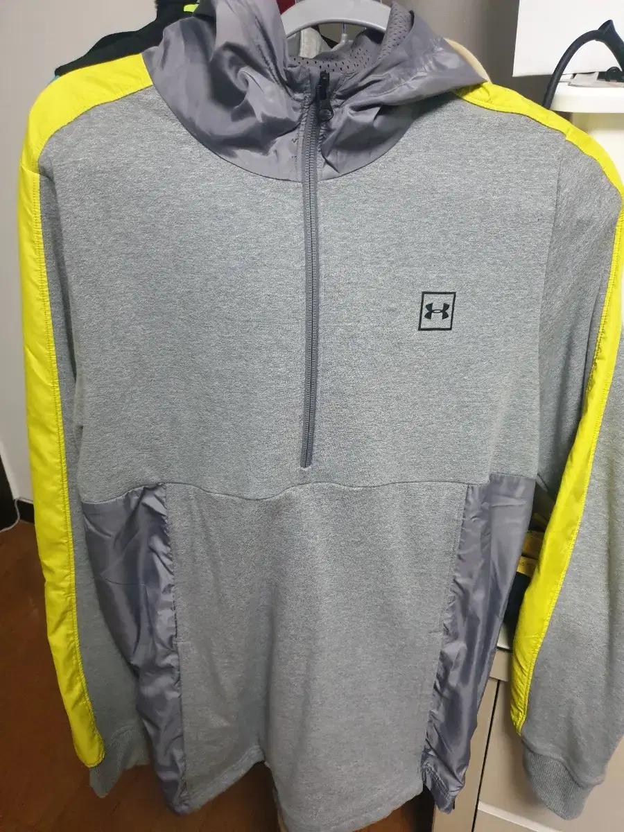 Genuine.Under Armour Vahn Zip Up Windbreaker XL