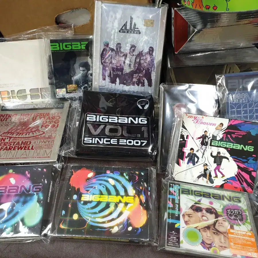 BIGBANG 빅뱅 CD,DVD약35점+포토북2개+기타