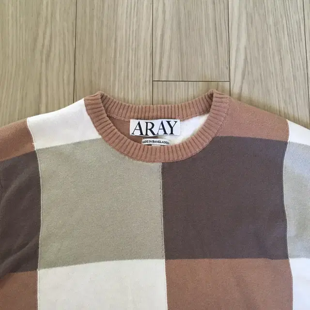 Aray large check crew neck knitted