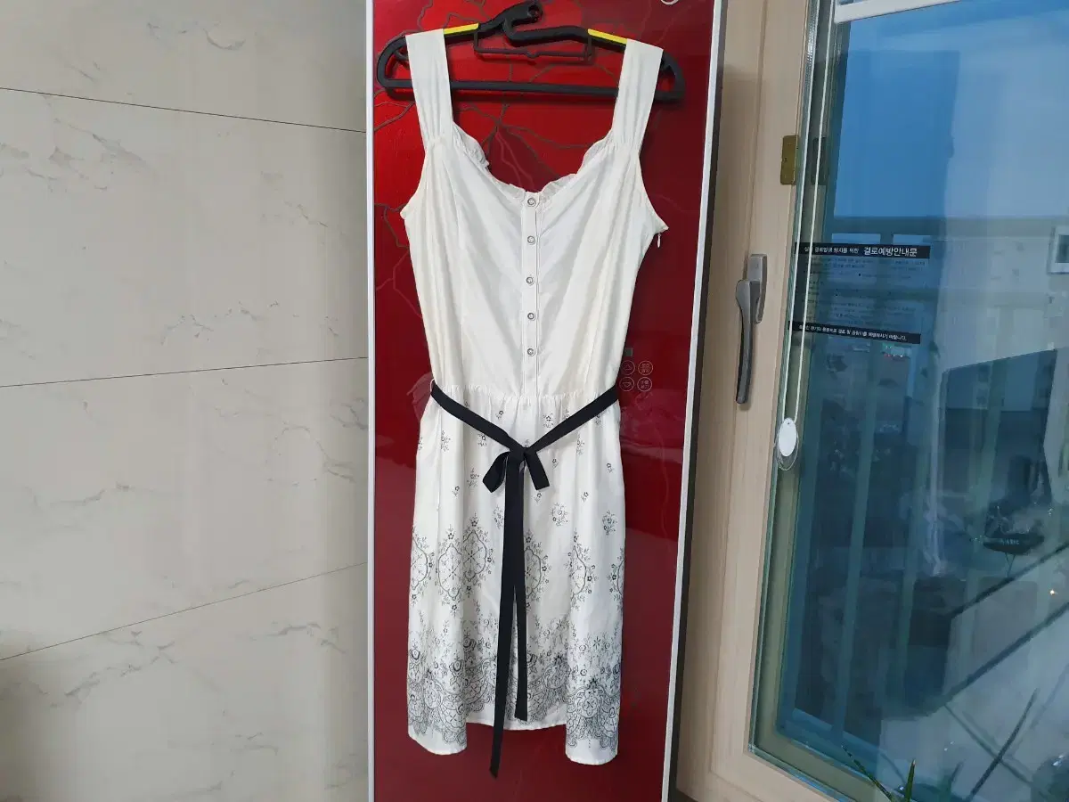 Veeko White Sleeveless ONEPIECE 38 for yeoreum