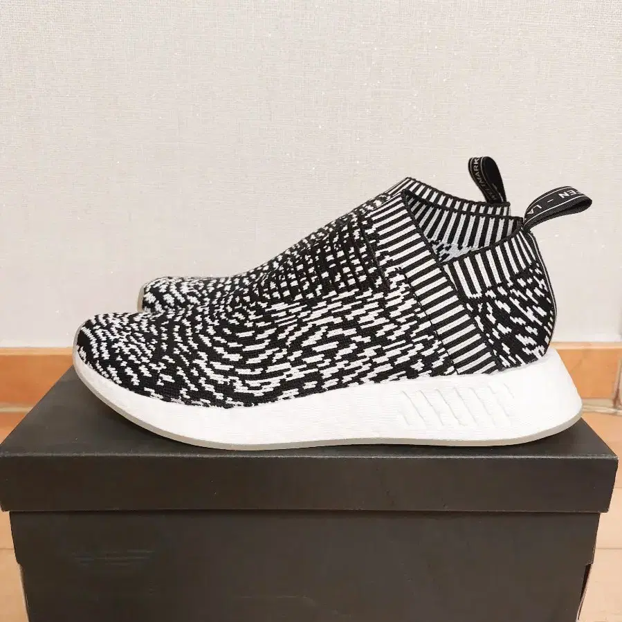 아디다스 NMD CS2 프라임니트 지브라