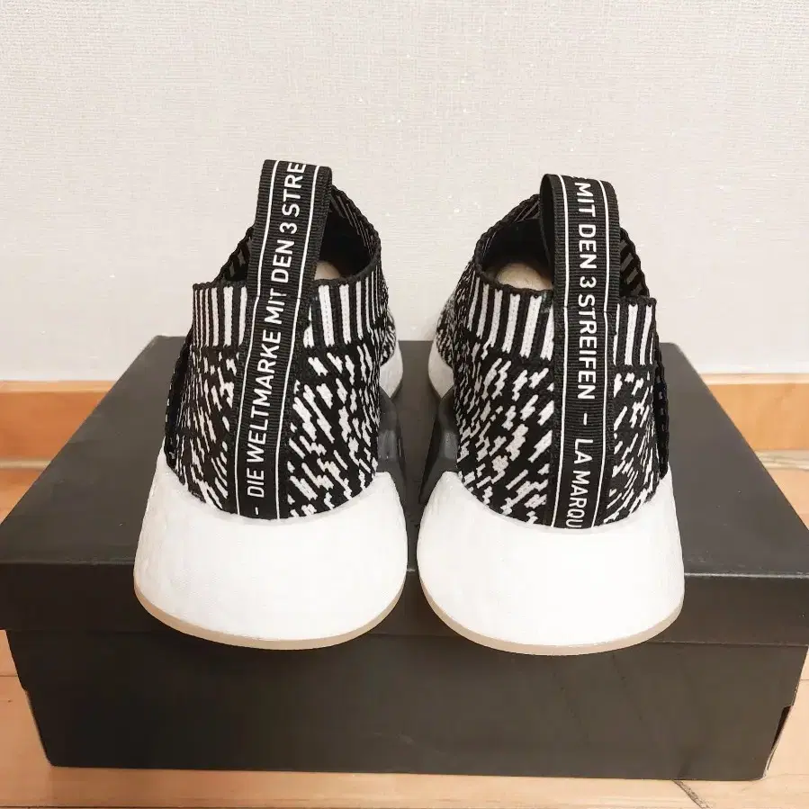 아디다스 NMD CS2 프라임니트 지브라