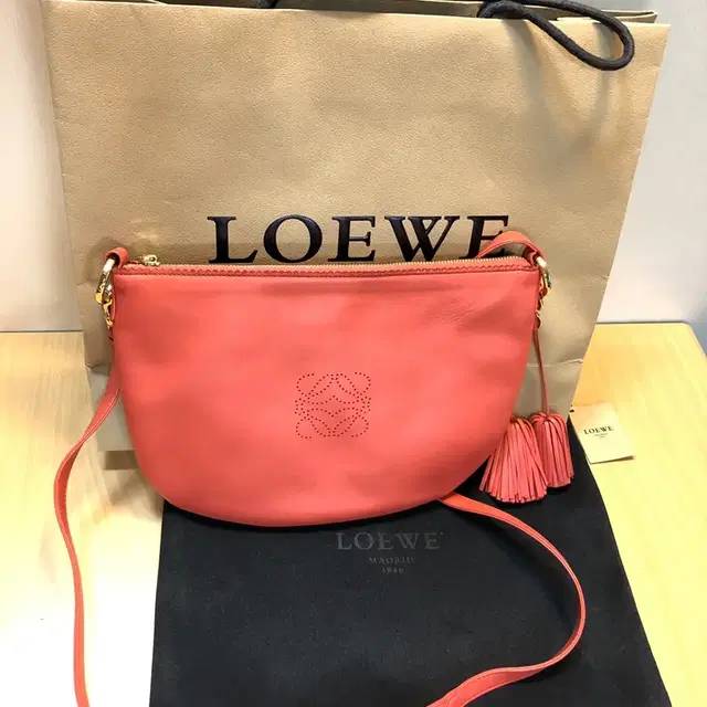 로에베 크로스백 (LOEWE CROSS BAG)