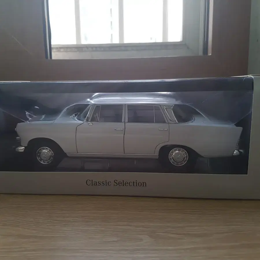 Mercedes Benz 200 w110 다이캐스트