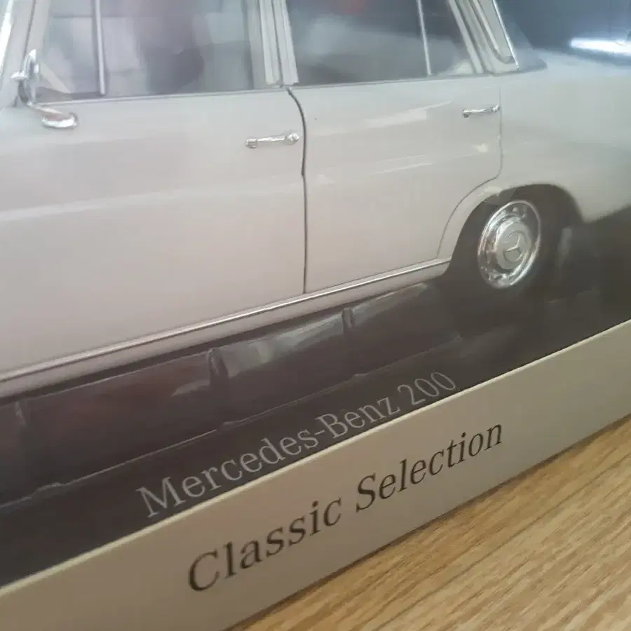 Mercedes Benz 200 w110 다이캐스트