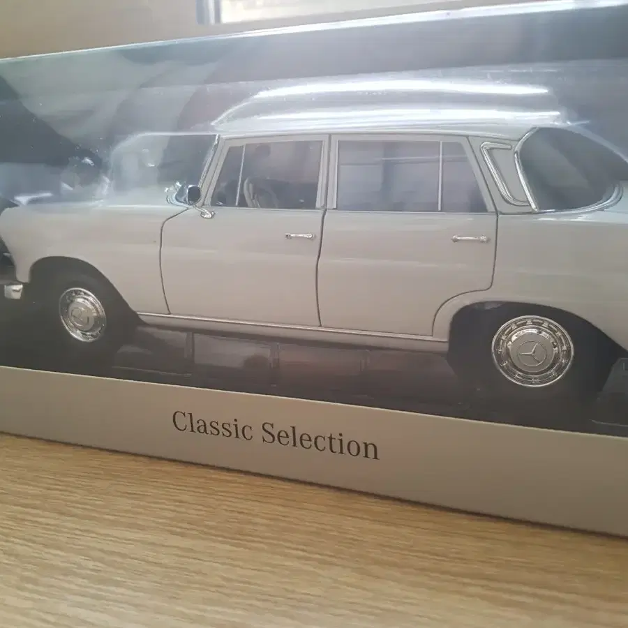 Mercedes Benz 200 w110 다이캐스트