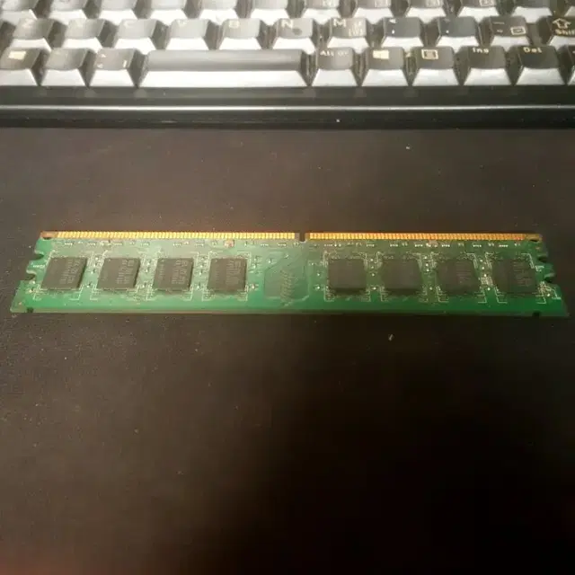 삼성 1GB DDR2 PC2-5300U-55-12-E3 (무료 배송)