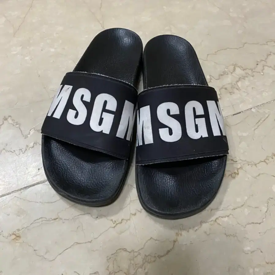 MSGM 정품 슬리퍼 255-260판매합니다