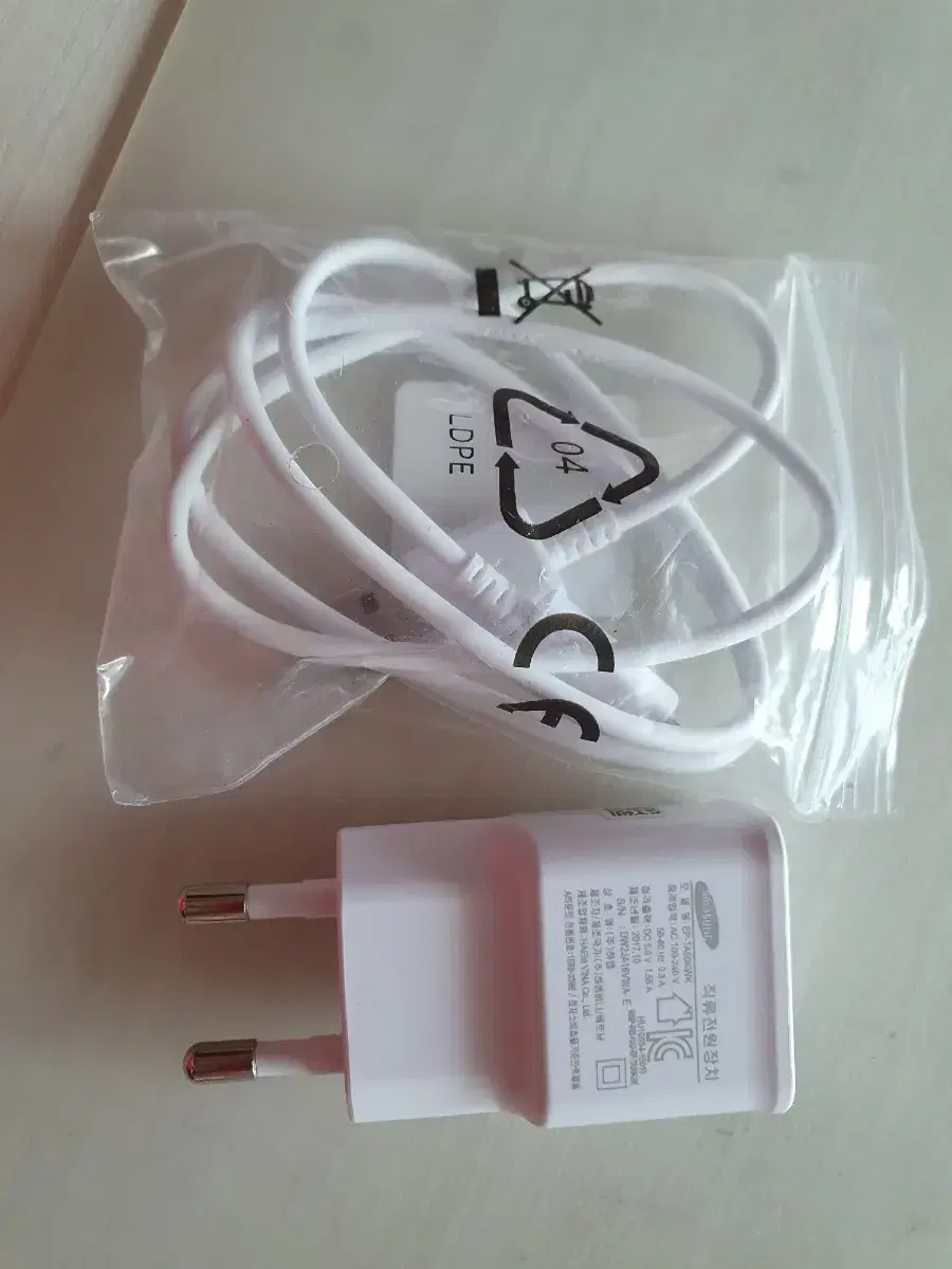 Samsung genuine mobile phone charger (new product)