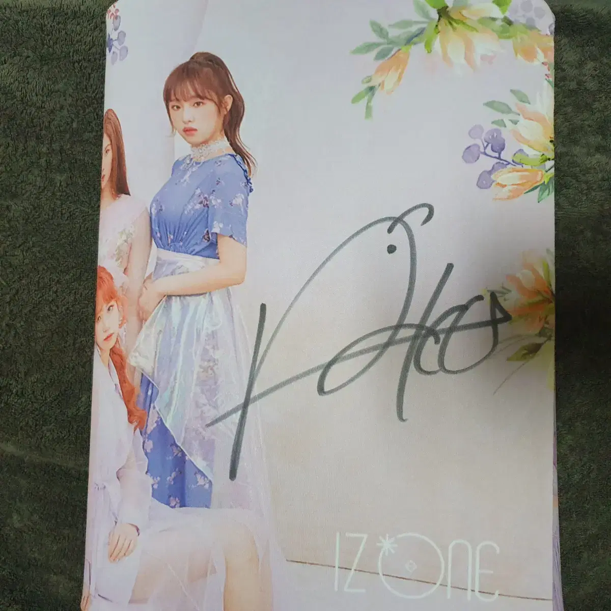 Sudden Attack iz*one Nako sign Sells mousepads.