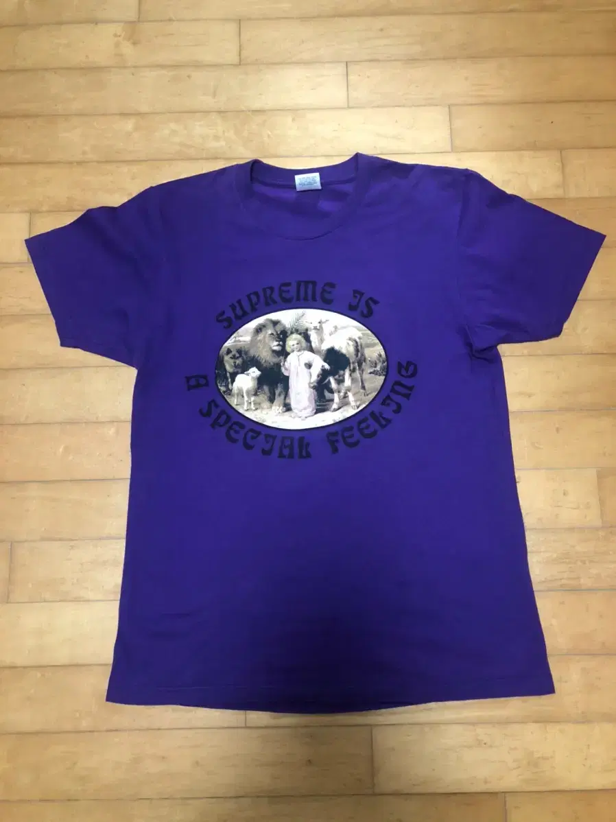 Supreme T-shirt color Violet size M (95-100 in Korea)