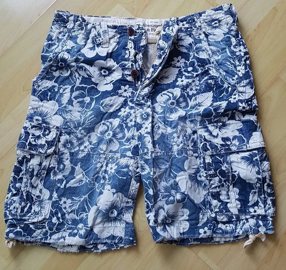 Abercrombie & Fitch Hawaiian Cargo Pants