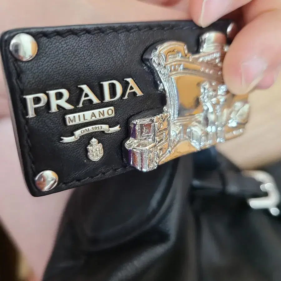 프라다 prada 블랙가죽 스테디셀러