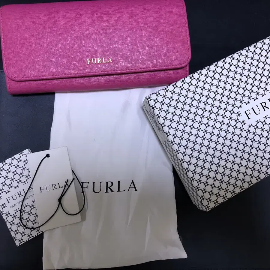 훌라) 새 제품 furla 정품 장지갑 (pinky) 정가 24만원