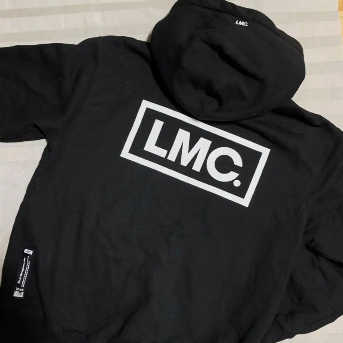 LMC 후드티