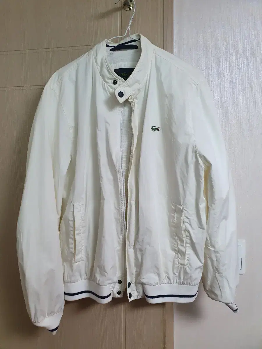 105 Genuine Lacoste Spring and Autumn Windbreaker