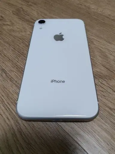 iPhone XR 64GB (with scratches)