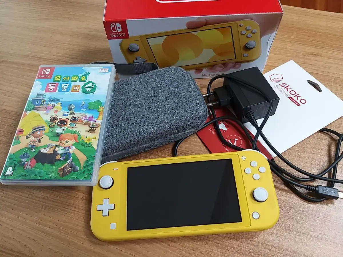 Nintendo Switch Lite Gather around, Animal Crossing: New Horizons bulk