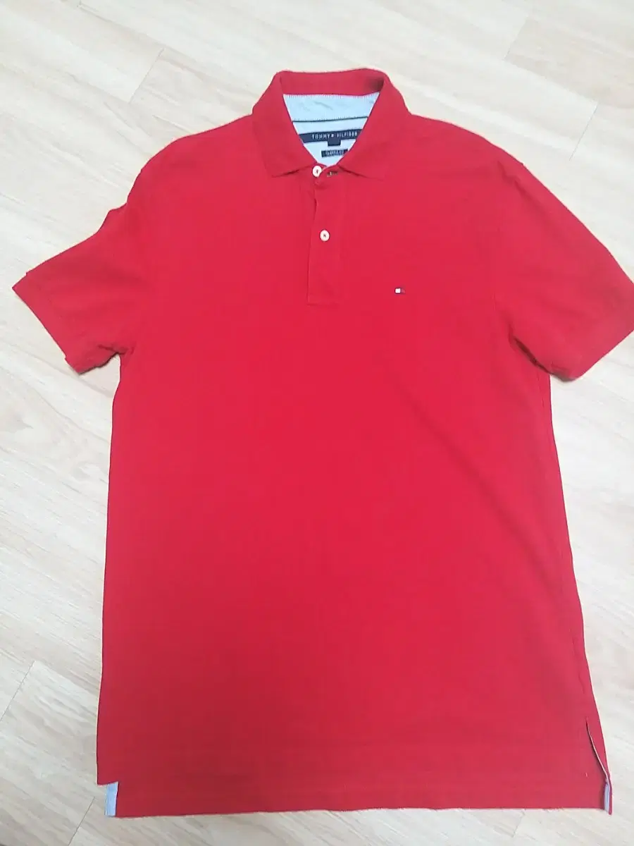 Sell Tommy Hilfiger T-shirts