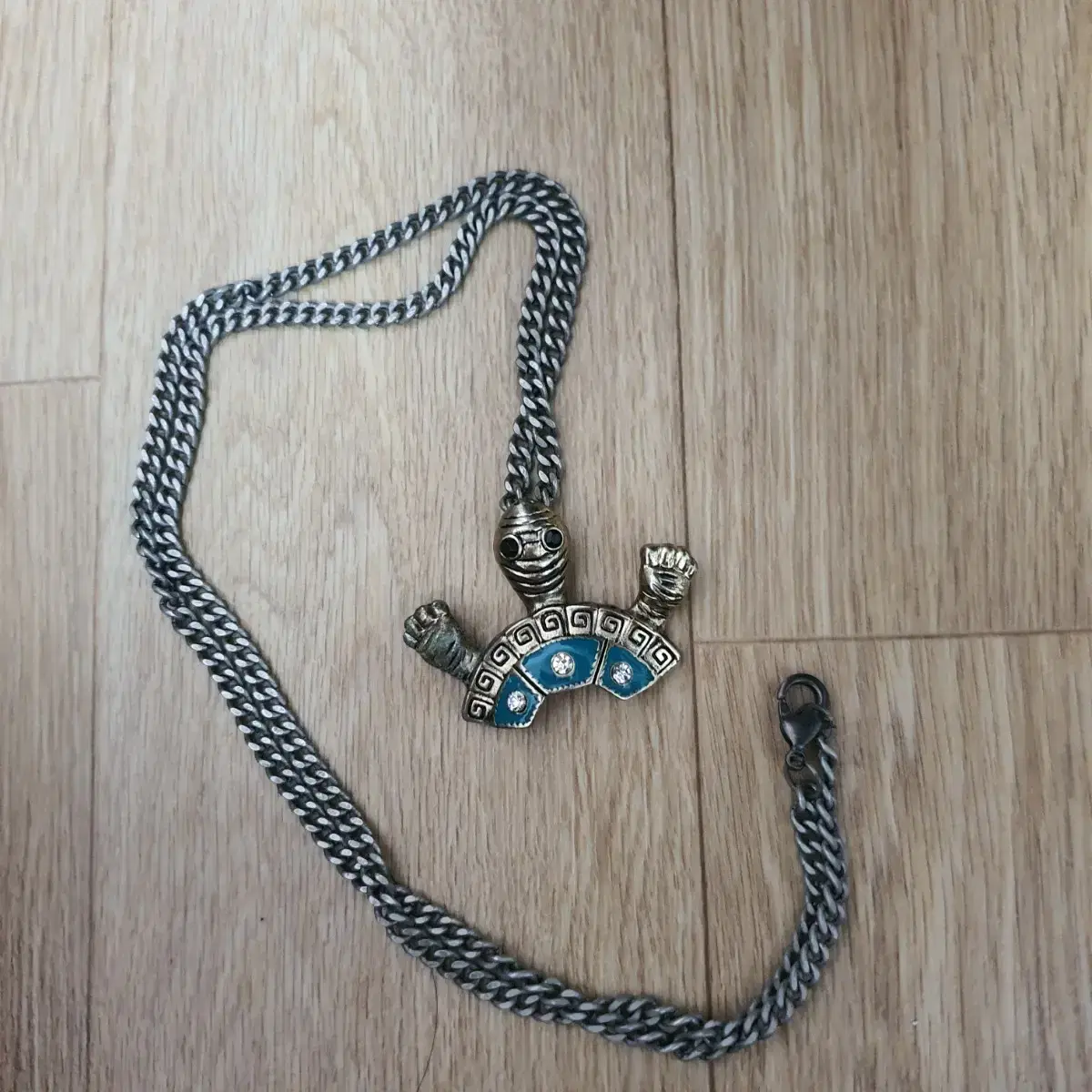 vintage necklaces & accessories