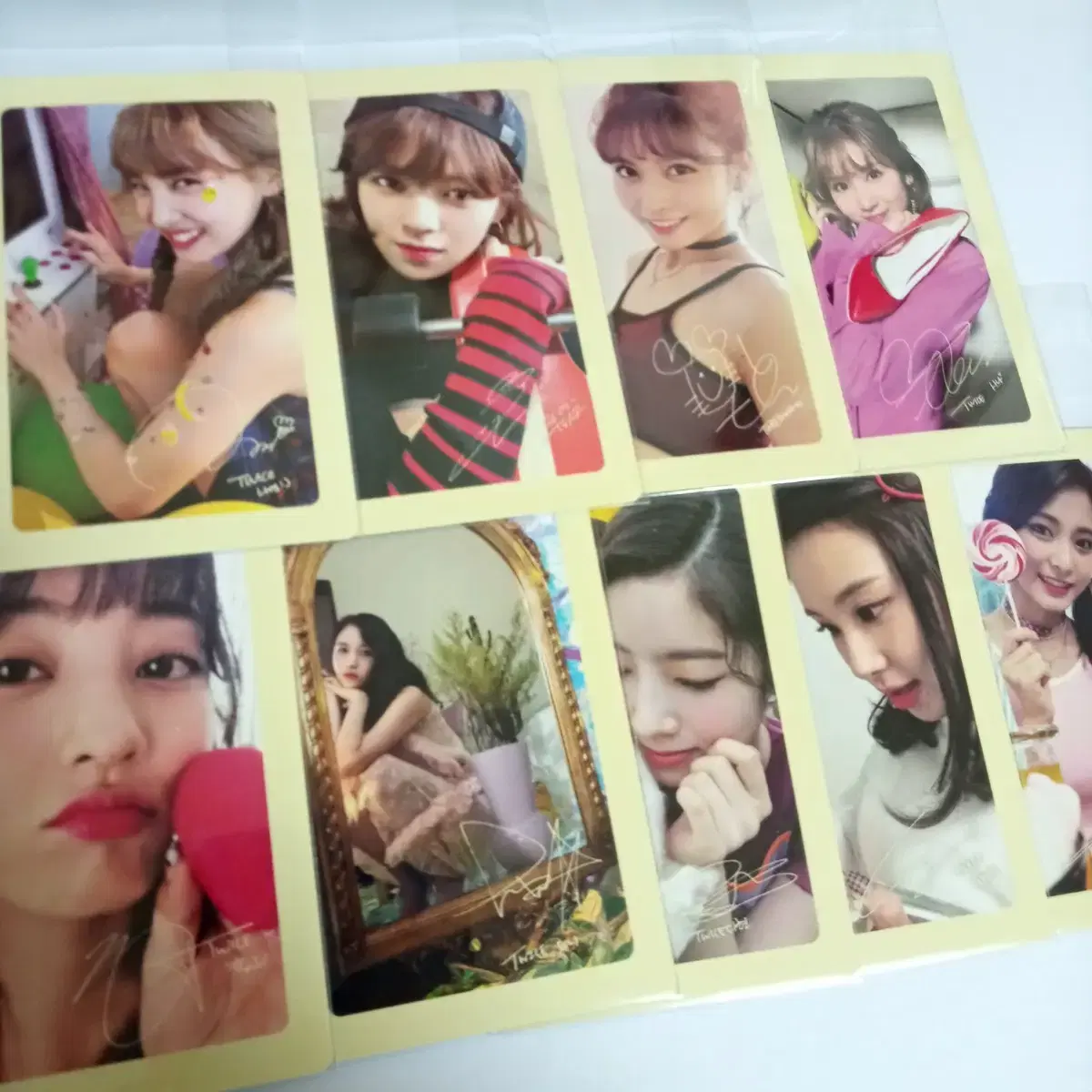 Twice's regular 1st album pre-sale photocard sell (RIKI)