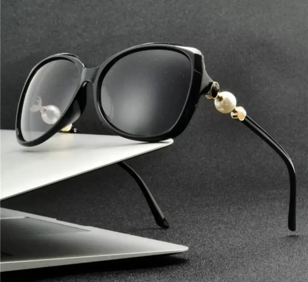 Pearl-embellished sunglasses