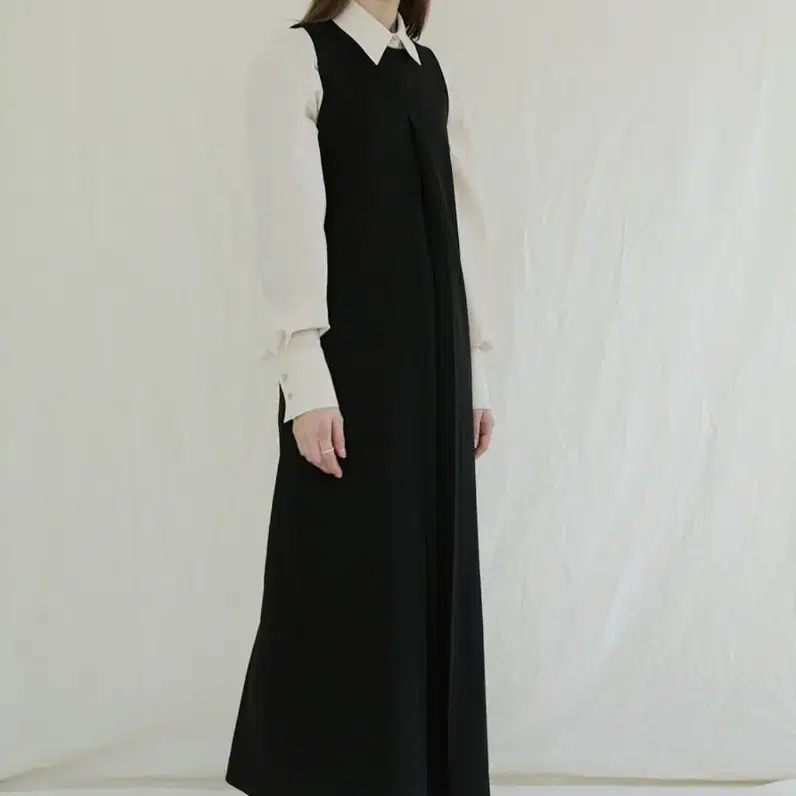 포이어 foyer One Tuck Pleats Dress 원피스