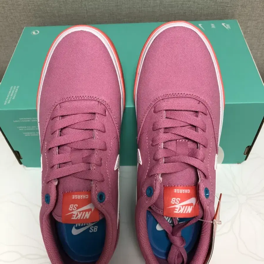 나이키 Nike SB CHARGE CNVS (새상품/240)