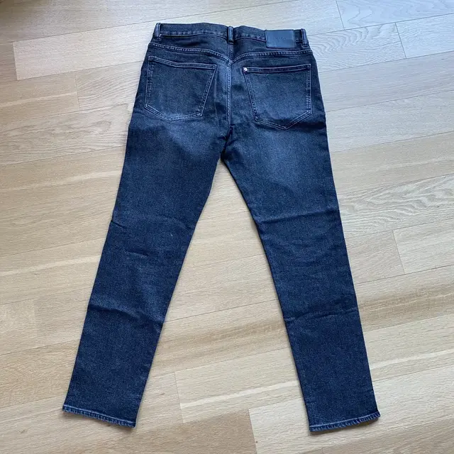 [H&M] relaxed skinny jeans