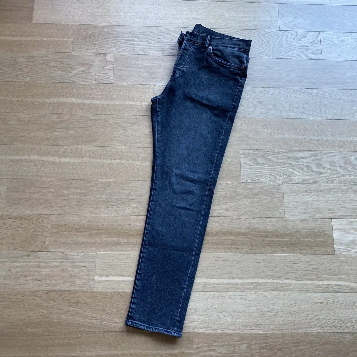 [H&M] relaxed skinny jeans