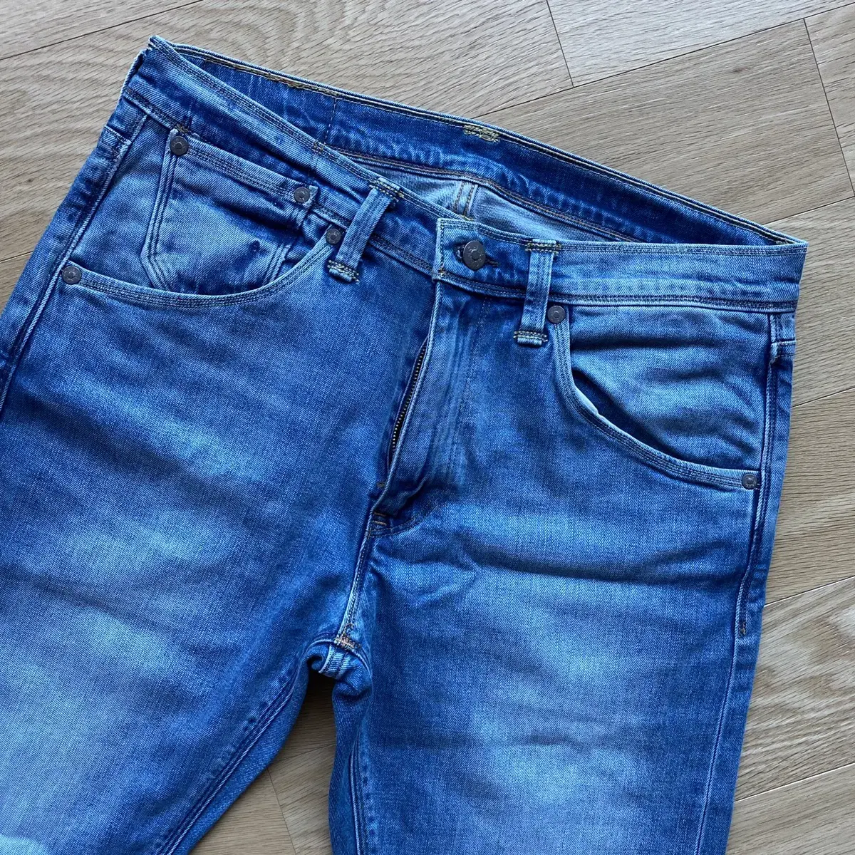 [Levi’s] 513 jeans