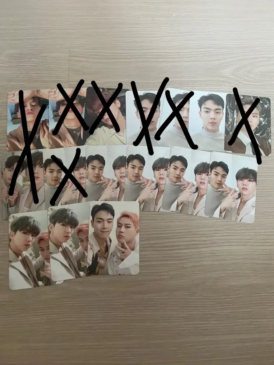 Sells Monsta X Fantasia photocards, polaroids, triangle stands, stickers.