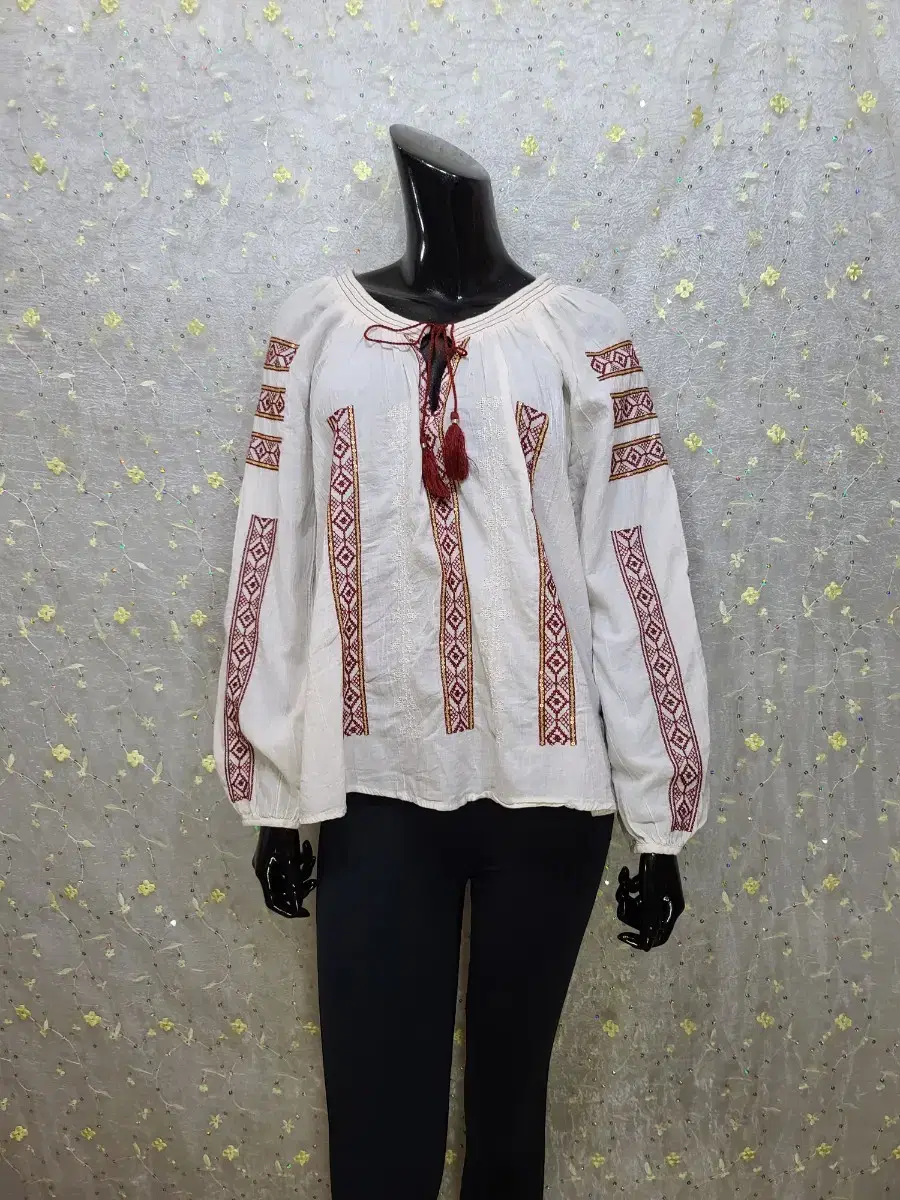 Imported/American Eagle/Japanese Embroidery/Reglan Blouse(Actual reference)