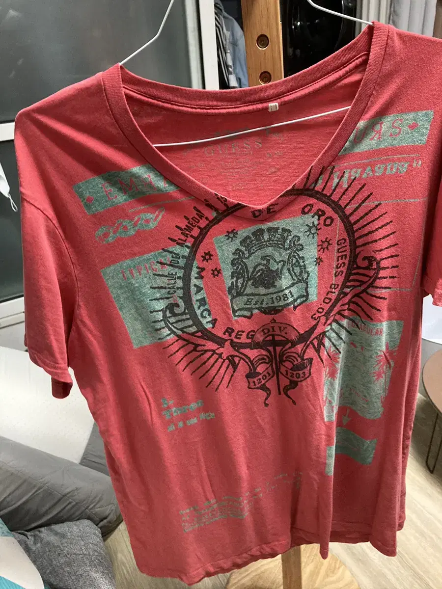 guess t shirt