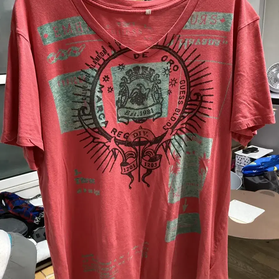 guess t shirt