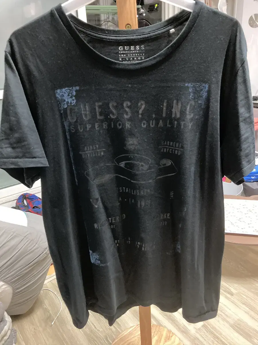 guess t- shirt