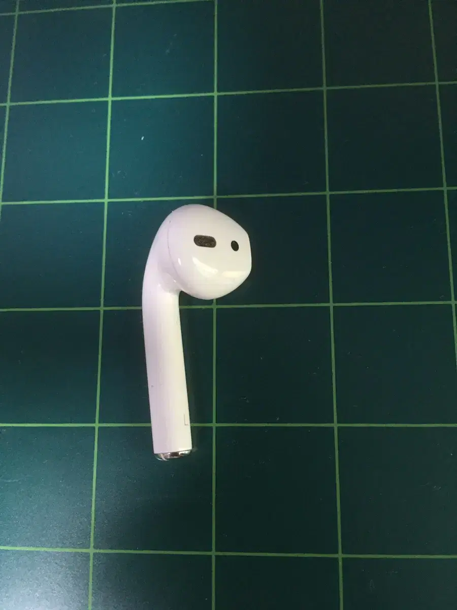 AirPods 1 Left