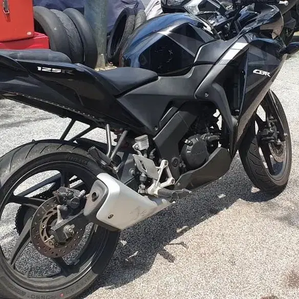 cbr125r 검정 팝니다