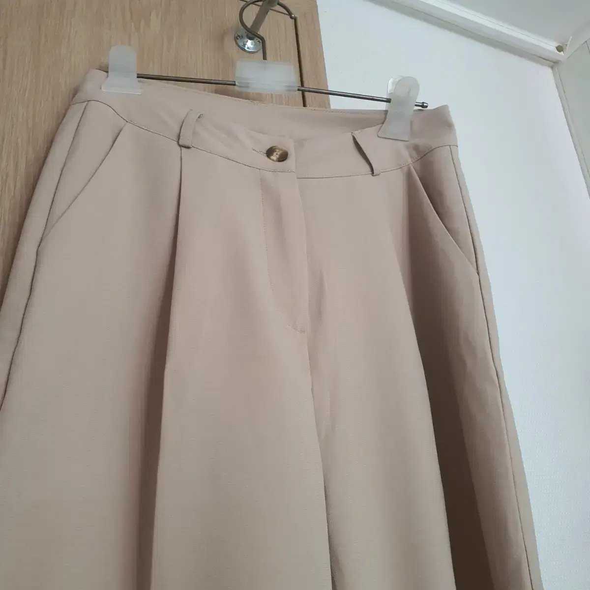 Yeoreum beige pintucked wide leg pants slacks