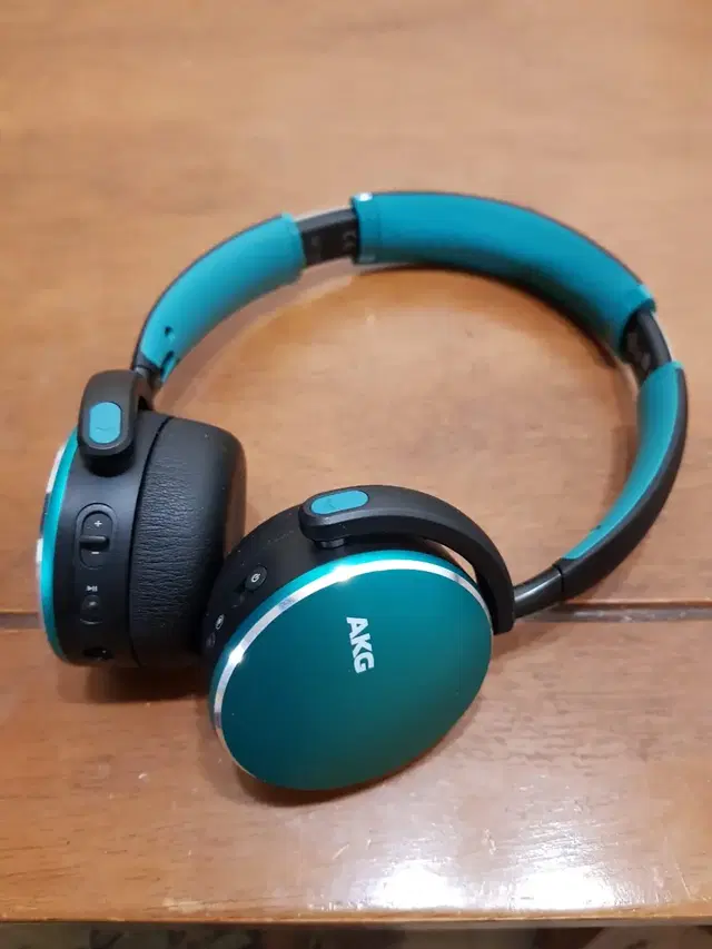 akg y500bt 블루투스 헤드폰 팝니다