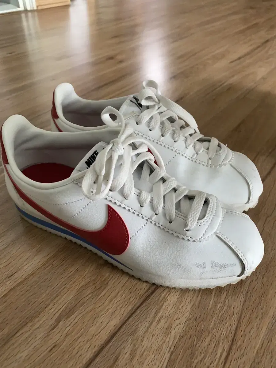 Nike Sneakers 230