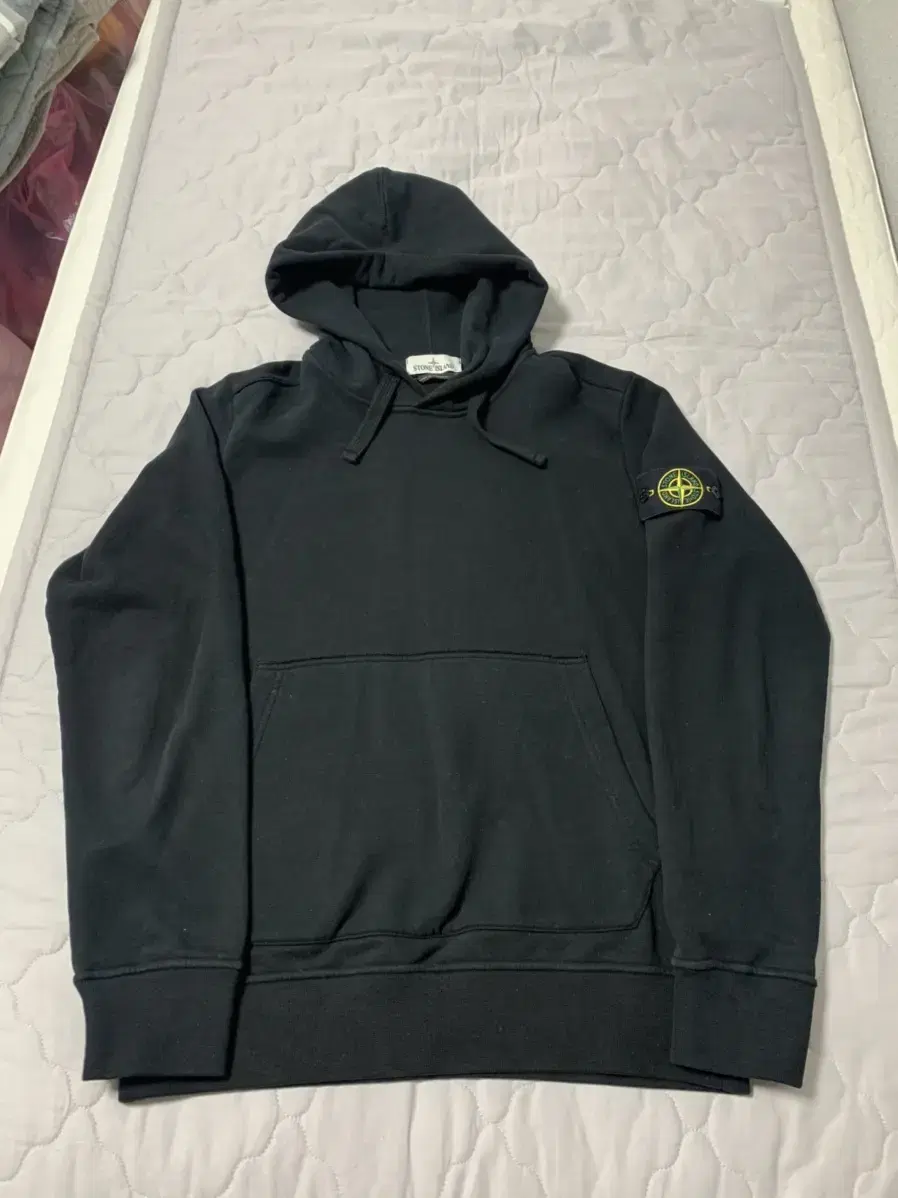 Stone Island Hoodie (L) xlNew merchandise available for communication