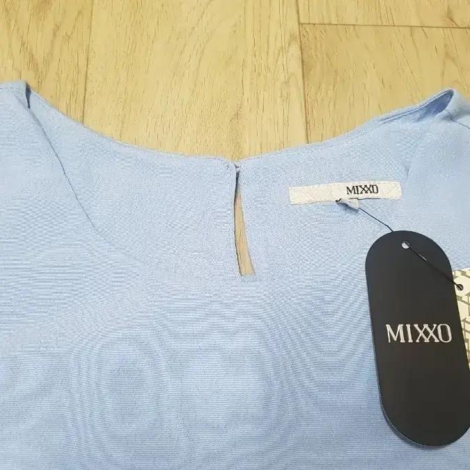 택채 새제품 MIXXO 레이온 민소매블라우스(S)