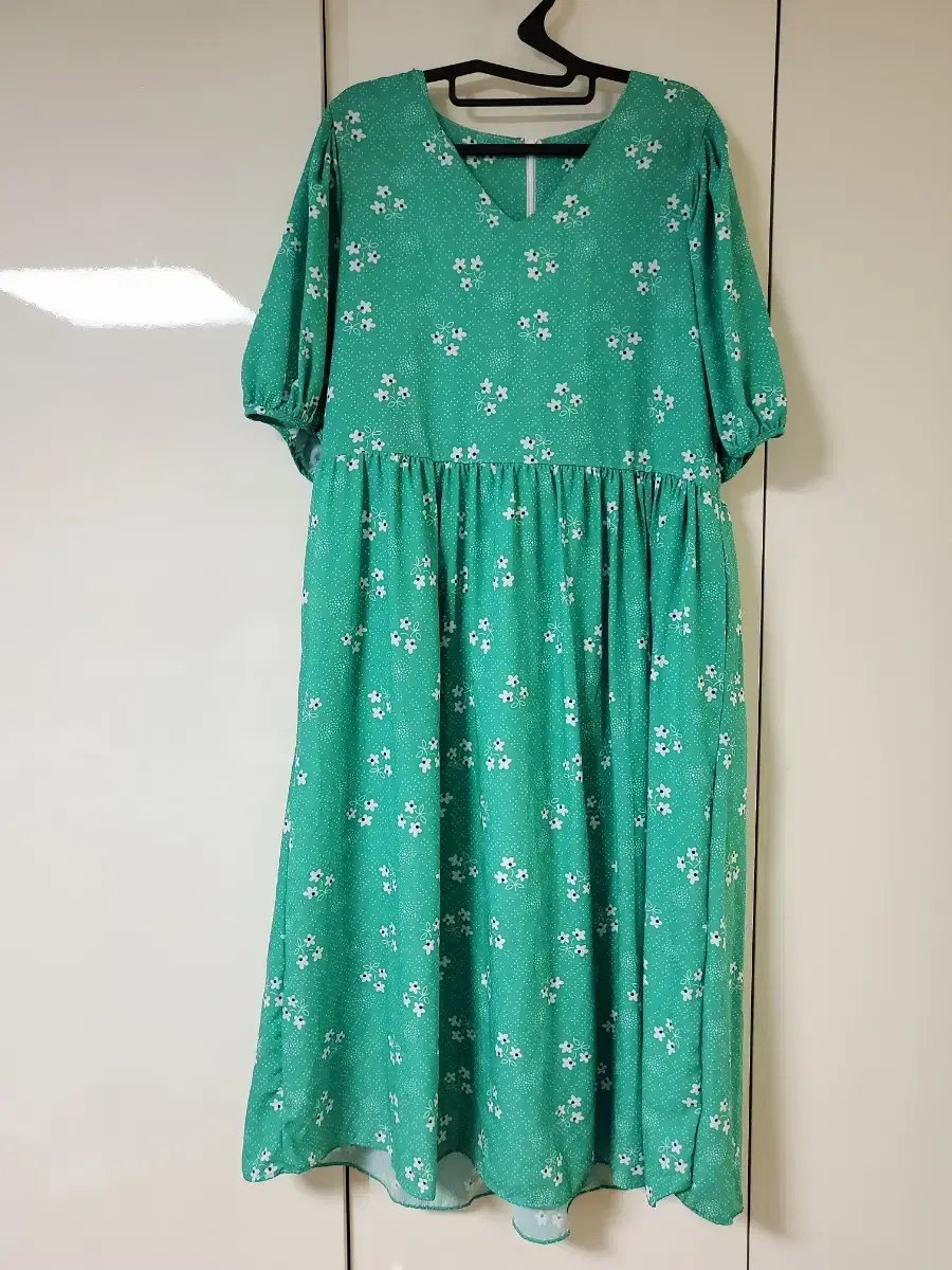 (New Product) Green and Yellow Loose-Fit ONEPIECE Dress