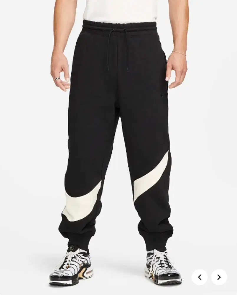 Nike Swoosh Loose Fit Tapered Fleece Trousers