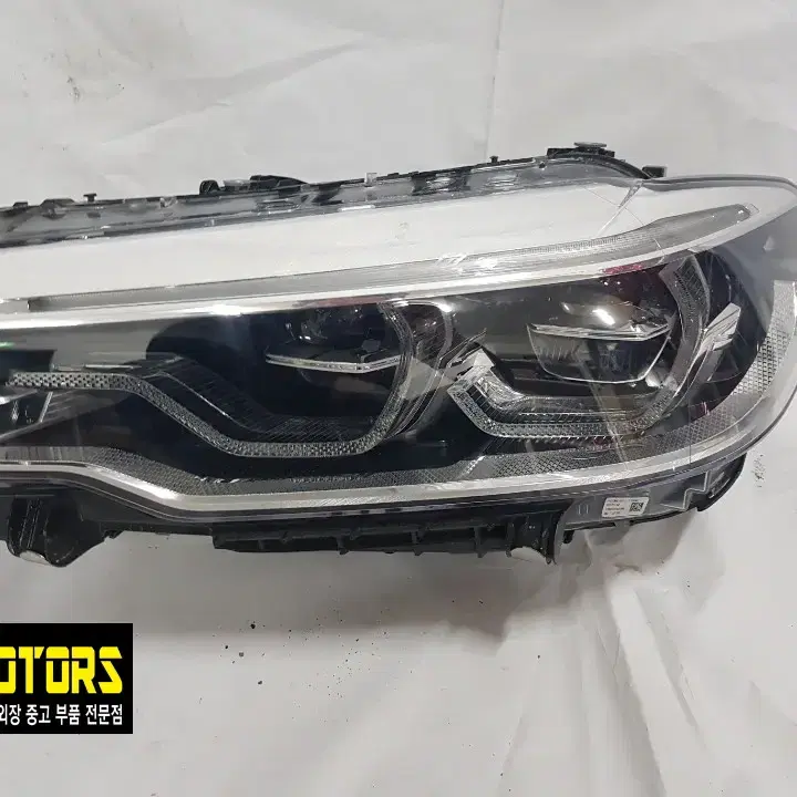 BMW 5시리즈 G30 어뎁티브 전기형 LED 중고 운전석 헤드라이트