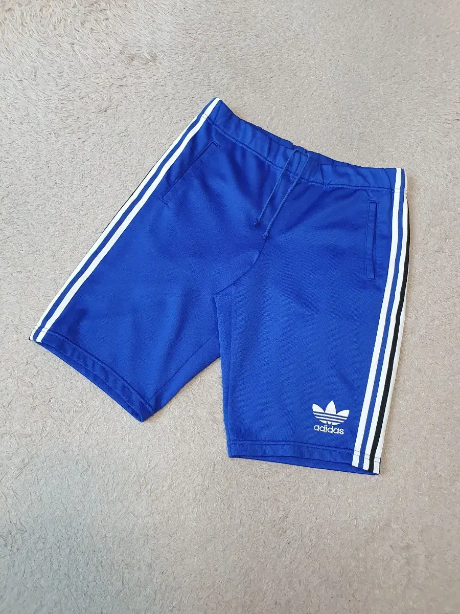 L Adidas vahn