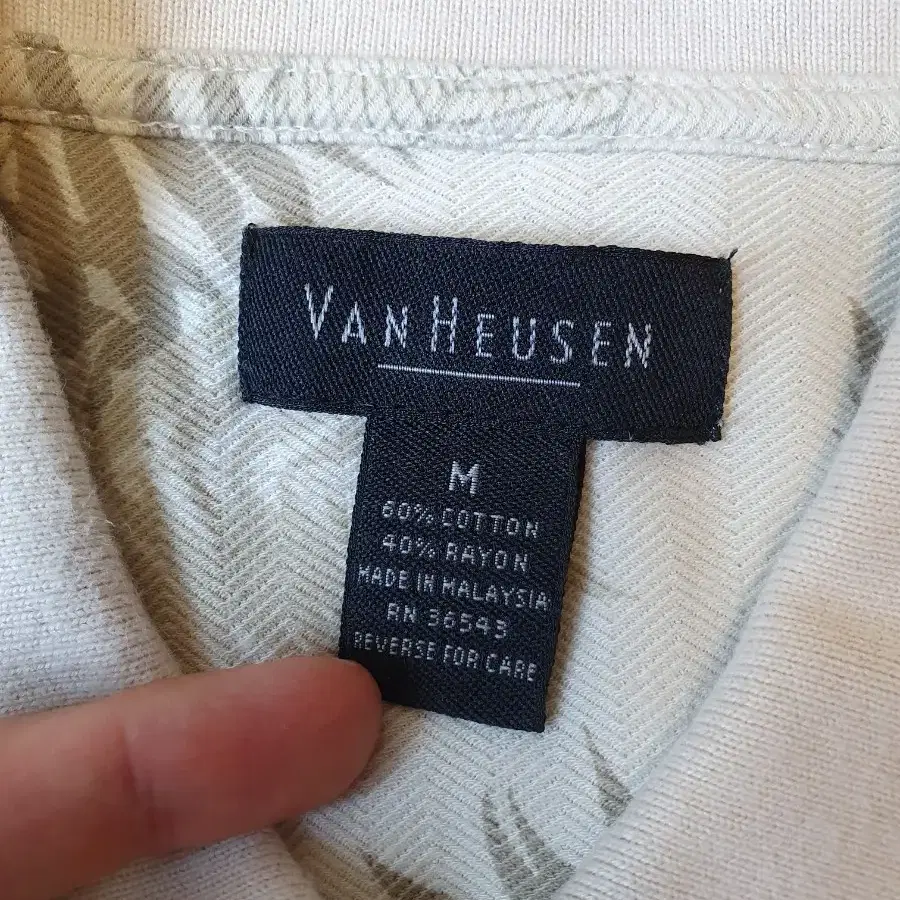 M~L Van Heusen 반호이젠 카라 티셔츠